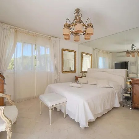 Villa Frgk 'luxury Mevania Heated Pool, & Ultra-fast Wi-fi'