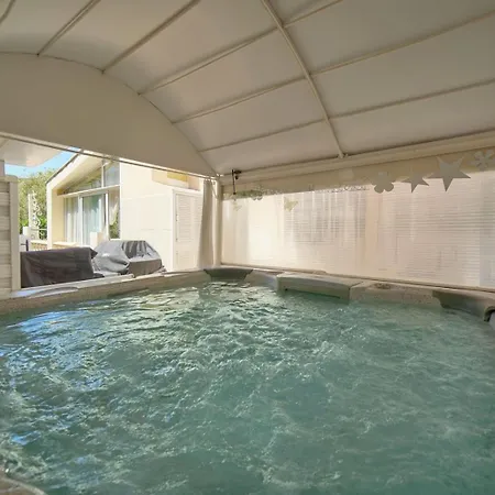 Villa Frgk 'luxury Mevania Heated Pool, & Ultra-fast Wi-fi' *