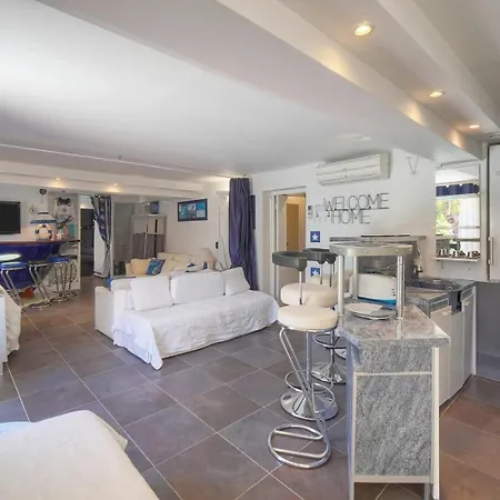 Villa Frgk 'luxury Mevania Heated Pool, & Ultra-fast Wi-fi'