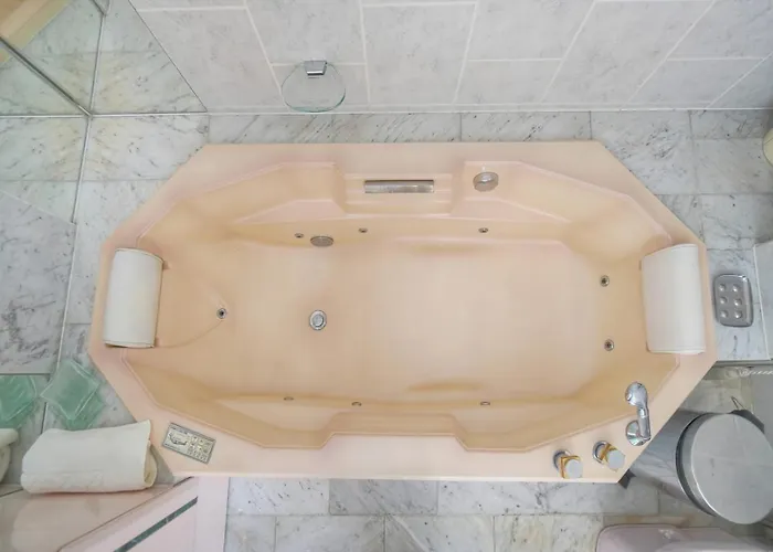 Frgk 'luxury Heated Pool, & Ultra-fast Wi-fi' *