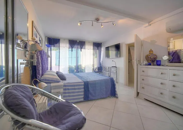 Frgk 'luxury Heated Pool, & Ultra-fast Wi-fi' Vila